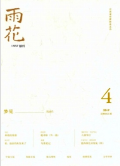 껨